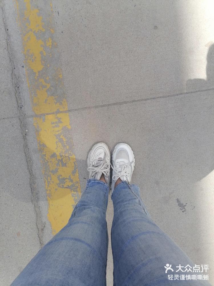 服了出来发现鞋子穿错了