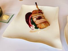 烤伊比利亚带骨猪排配炒芥末生菜佐樱桃芥末酱-Jean Georges