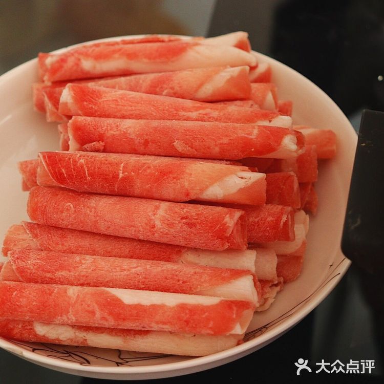 怕不够吃爸爸切了2条年糕下去煮 撑撑撑