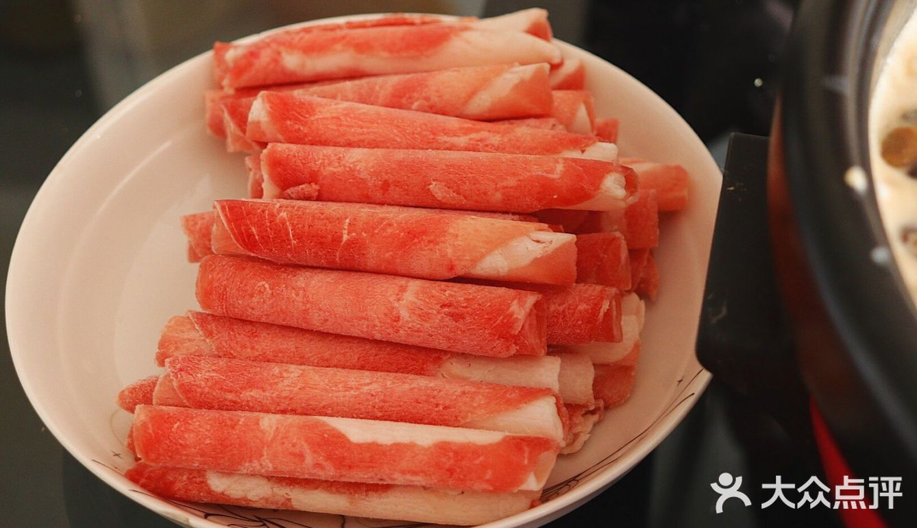 怕不够吃爸爸切了2条年糕下去煮 撑撑撑