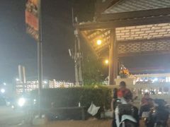 -席娜卡琳火车铁道夜市