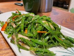 五彩花菇荷兰豆-云海肴·汽锅鸡·云南菜(广安门天虹店)