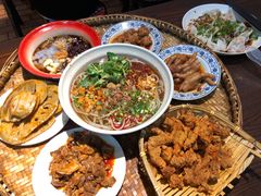 -爆炸头阿姨小四川正宗川味小吃(无任何分店)