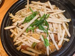 -帅巴人舅母子腊蹄民俗村