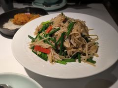 馓子韭菜花炒藕丝-卯时·龙光雅宴·精致锡帮菜(惠山古镇店)
