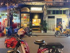 -溪岸路花鸟市场