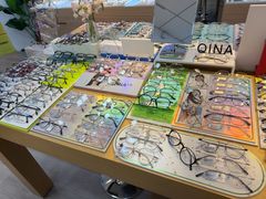 -天空之镜眼镜店蔡司依视路配镜授权零售店(望京颐堤港店)