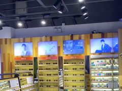 -LOOK眼镜·蔡司依视路配镜(宝山万达店)