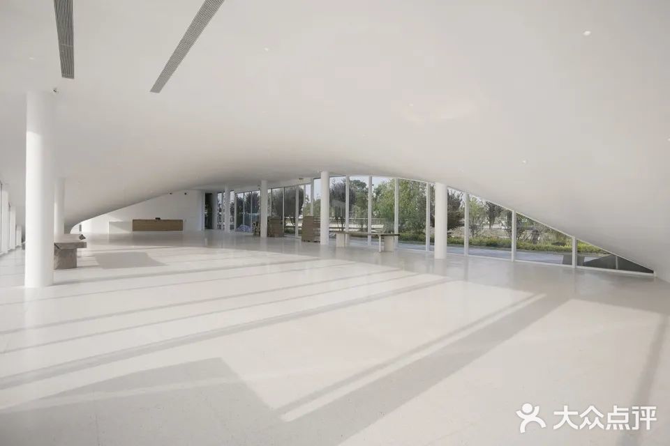 银杏天鹅湖位于嘉兴的秀水新区，以自然生态景观为依托