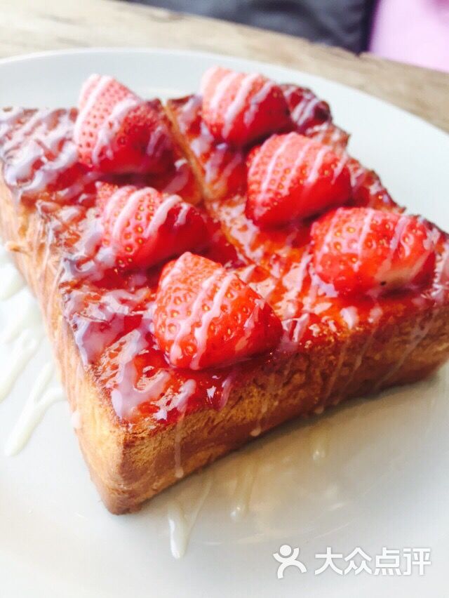 草莓烤吐司