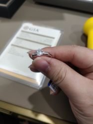 -威德钻石-克拉钻大本营(南京东路店)