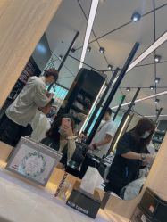 -HAIR CORNER