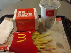 201107201738-麦当劳(东方时代广场分店)