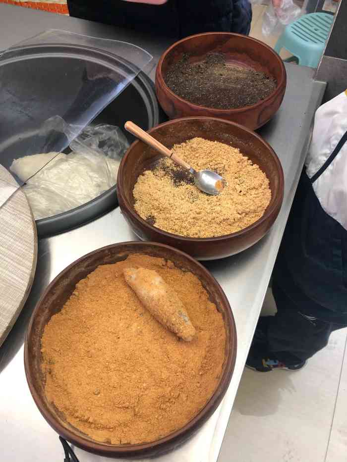 禾生粑粑坊(绿地美乐城店)-"服务差到让人吃惊!三块钱,就一点点.