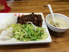 卤肉饭-何太太馄饨面铺(大浒东苑店)