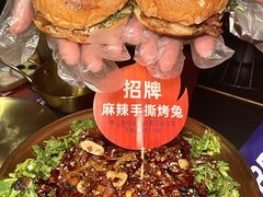 -何师烧烤Pro ·江湖川菜·小龙虾·精酿啤酒(太古里旗舰店)