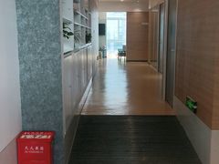 -瑞尔齿科(上海长风大悦城店)