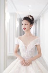 -觅白婚纱礼服馆