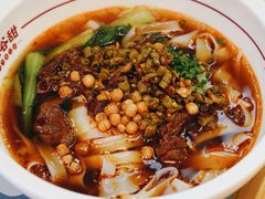 招牌红烧牛肉米粉-呷佬·长沙手工米粉(金沙江路店)