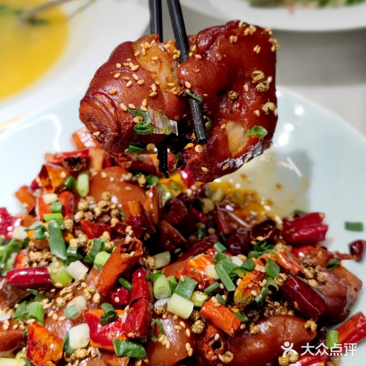 ♨️水煮鱼好吃到连油都想喝几口，不愧是必吃榜老品牌