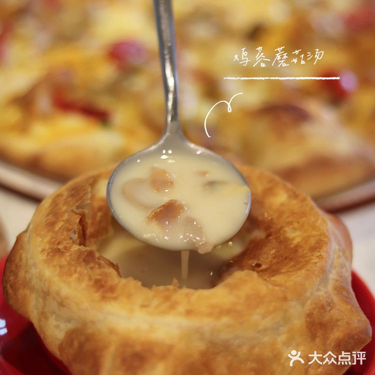 必胜客全新手拍比萨真的太顶了‼️每一块比萨都是现点现拍✔️