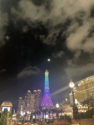 -现代经典婚纱摄影