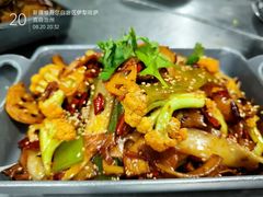 -俭寨大盘鸡·手抓肉·烧烤新疆菜(乌苏路店)