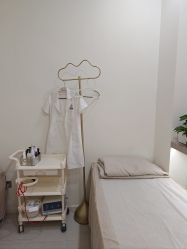 -苗方清颜专业祛痘·皮肤管理