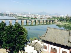 -披云山庄