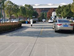-秀沿路地铁站停车场