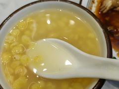 兑水的大碴子汤-满兴咱妈烀饼铁锅炖(兰州北街店)