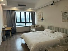-欧辰国际酒店(重庆欢乐谷轻轨站店)