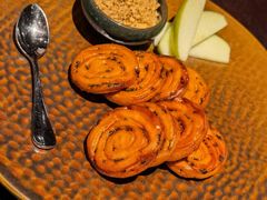 榛果焦糖鹅肝酱拌葱油饼-杭州西子湖四季酒店·金沙厅