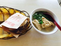 -洪峰浩老北京烧饼夹肉(角门路店)