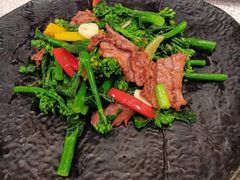 芥兰沙茶炒牛肉-麒麟中餐厅·经典粤菜·地道菜式老字号(广州长隆酒店)