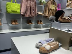 -UGG(燕莎奥特莱斯购物中心店)