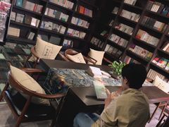 -钟书阁(松江泰晤士小镇店)