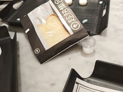 -HOT CRUSH趁热集合·现烤面包(上海环球港店)