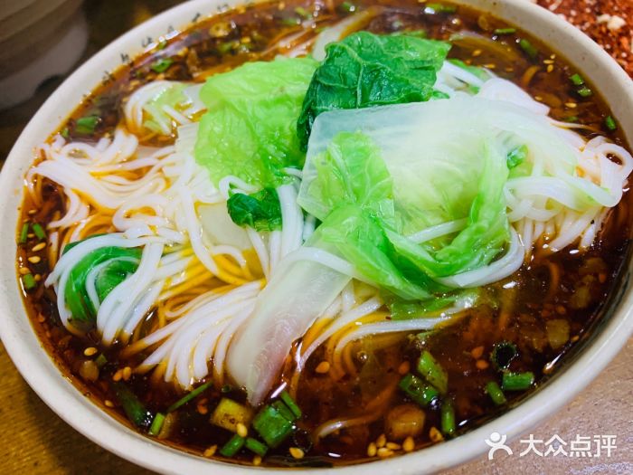 官记乐山钵钵鸡(玉林总店)宽汤面图片