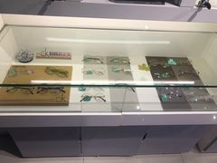 -提一眼镜·蔡司·依视路(小寨店)