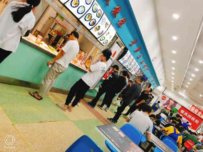 沈阳大学学生二食堂-"考完试中午不能错过沈大的食堂,疫情封闭期.