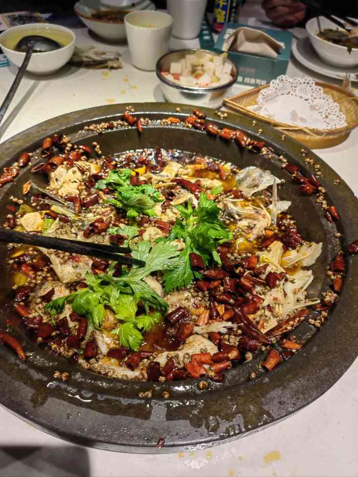 服务:服务员都是年轻人,态度很好,热情礼貌.