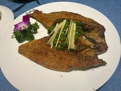 -香巴拉云南餐厅(华莱坞店)