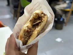 芝麻烧饼-穆得·老周家牛肉烧饼(普利街店)