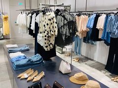 -URBAN REVIVO(高德置地广场·春广场店)