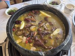 -鲁朗纳麦石锅鸡庄园