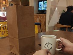 -新华里咖啡书吧(新华书店小寨店)