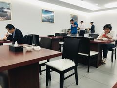 -上海宝信宝马4S店