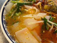 -巍山𤆵肉饵丝