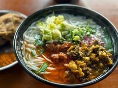 -鸿浩扒猪脚米线